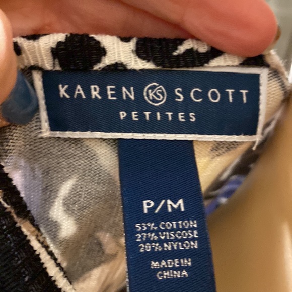 Karen Scott Beautiful button up floral sweater. - Picture 5 of 7